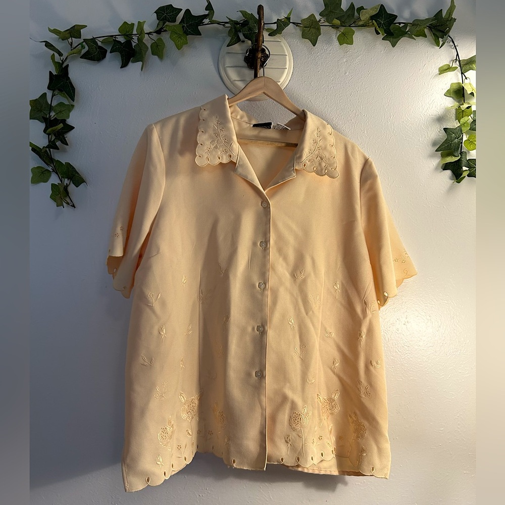 Vintage BonWorth Butter Yellow Embroidered Short Sleeve Button Down Shirt - Picture 6 of 15